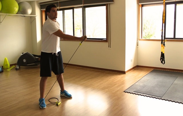 Taste It: 7 dias, 7 exercícios - braços e peito | Global News Portugal elastic 2