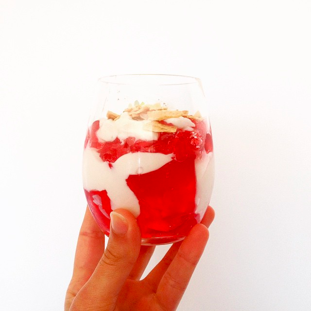 Taste It: 7 dias, 7 snacks saudáveis - Copo de gelatina com iogurte e Fruut | Global News Portugal image (1)