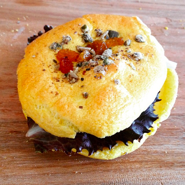 Taste It: 7 dias, 7 snacks saudáveis - Oopsies com queijo fresco, alface, sementes e sultanas | Global News Portugal Oopsies